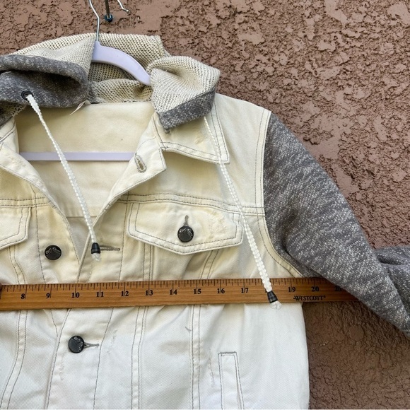 Free People‎ distressed denim jacket with knit sleeves and hood - Size M - Picture 10 of 12